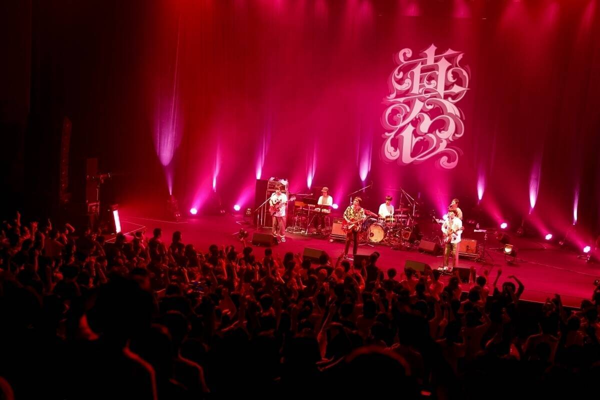 真心ブラザーズ、30周年記念ツアー『トランタン』開幕　大盛況の東京・日本青年館2デイズをレポート