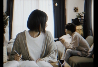 天月-あまつき-、wacci橋口提供の新曲「赤い糸」MV公開　ヒロインにZ世代に人気の横田未来