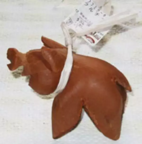 チーズ熟成士の店でブタの形のチーズを発見！