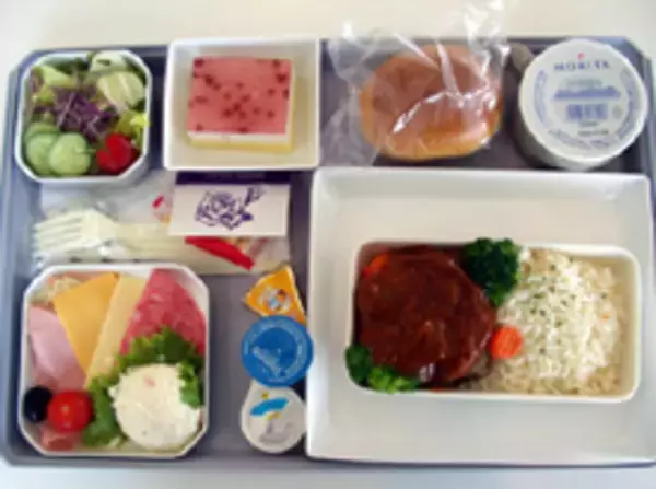 飛行機にのらなくても、機内食が食べられる場所