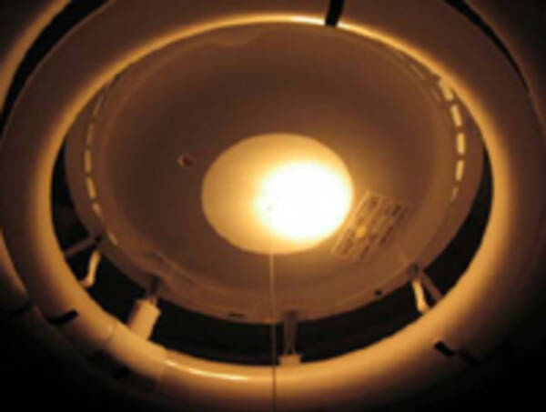 就寝時、小さい電気はつけたままか、全部消すか？