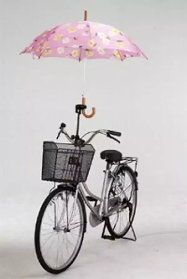 雨の日の関西名物？ 自転車と傘スタンド