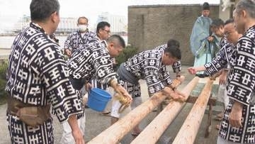 【博多祇園山笠】ことしの一番山笠「中洲流」が棒洗い 舁き棒清め安全祈願