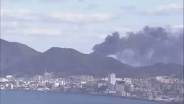 【速報】大量の黒煙が上がる　北九州市門司区で火災