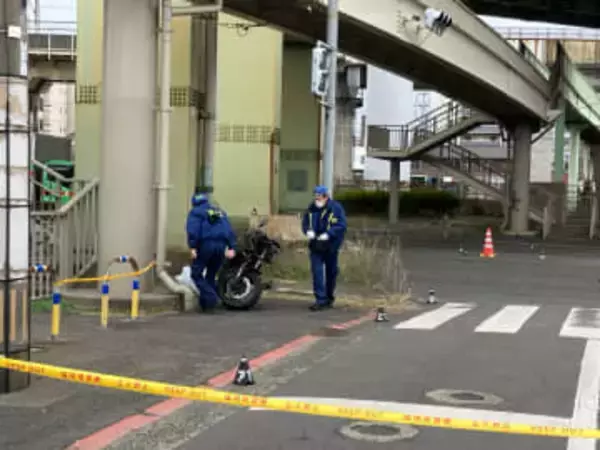 ゴミ収集車と大型バイクが衝突　バイクの男性が意識不明　北九州市