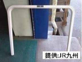 列車の窓枠の化粧板が落下し乗客に接触　原因は経年劣化か　JR九州