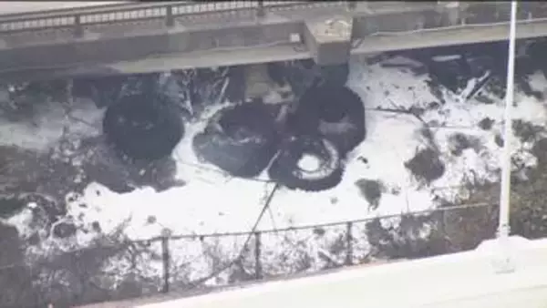 【速報】大量の黒煙が上がる　現場は高架下か　福岡市東区