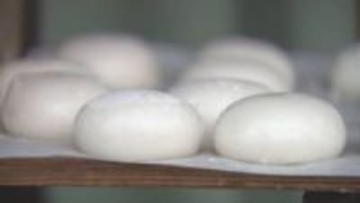 117年続く老舗餅店 正月に向け餅づくり最盛期　人だけでなくロボットもフル稼働し1週間で3万個の餅生産