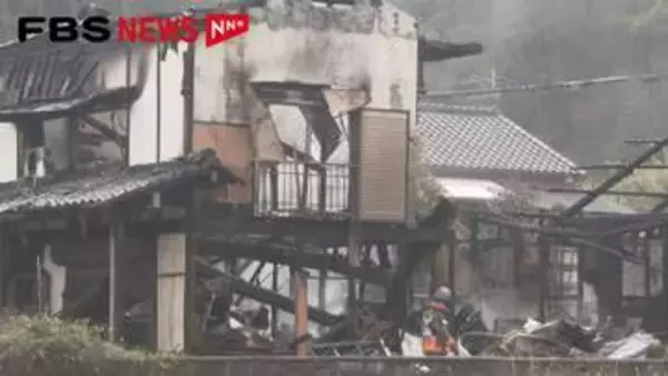 「民家が燃えている」2階建て住宅が全焼　住人男性がやけどをして病院搬送　福岡・宮若市