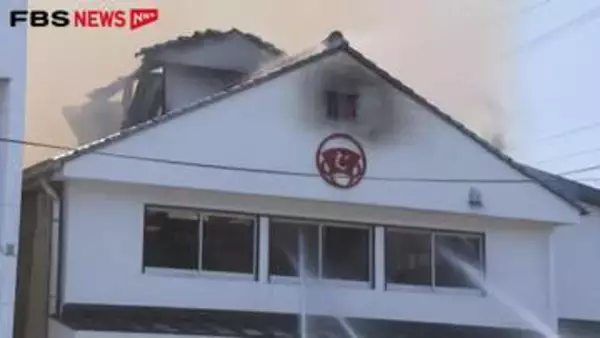 【速報】炎と煙　村岡総本舗で火災　消火活動中　佐賀・小城市