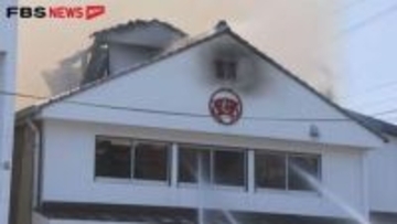 【速報】炎と煙　村岡総本舗で火災　消火活動中　佐賀・小城市