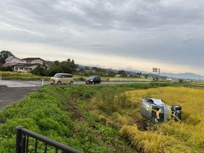 田んぼの中に転げ落ちた車両…喜多方市で乗用車2台が衝突し男性1人死亡　福島