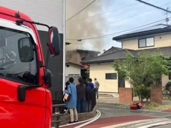 福島市渡利で火災…住宅など合わせて10棟が焼ける　90代の女性1人を救急搬送