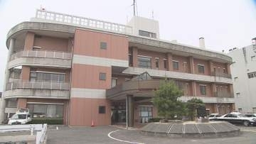 45歳男性が背骨を折る重傷　丁字路交差点を右折の際に軽乗用車とバイクが衝突　福島