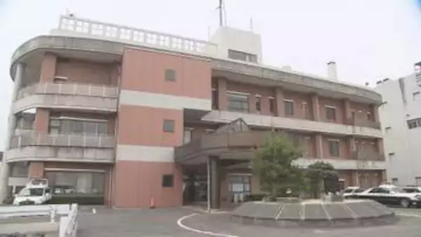 45歳男性が背骨を折る重傷　丁字路交差点を右折の際に軽乗用車とバイクが衝突　福島