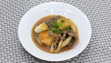 『秋ならではの食材を使って』ごはんがすすむ【鮭のカレー風味煮】