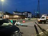「信号機なぎ倒される　男性(10代)運転の普通車　単独事故で通行止めに　福島・郡山市」の画像1