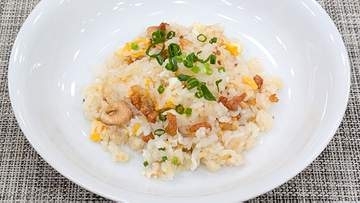『皮ごと、まるごと捨てない料理』万能オイルを作って【鶏皮ガーリック炒飯】
