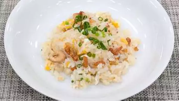 『皮ごと、まるごと捨てない料理』万能オイルを作って【鶏皮ガーリック炒飯】