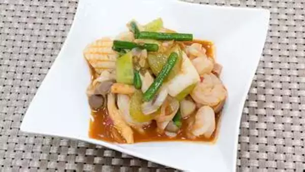『フライパンひとつで作ろう』香りを油に移して【海鮮香味炒め】