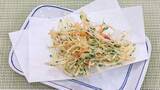 「『旬の味・新じゃが、新たまねぎを使って』カリッと食感【新じゃがのかき揚げ】」の画像1