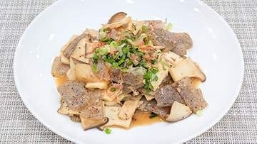 『ポン酢しょうゆ活用術』低カロ食材で【こんにゃくとエリンギのガリバタポン炒め】