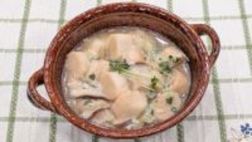 『カラダをあたためる汁もの』洋風？和風？【たまねぎと焼き麩（ふ）のチーズスープ】