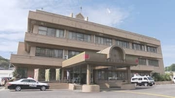 車の操作を誤ったか…石川町の金融機関に車が突っ込む事故・福島