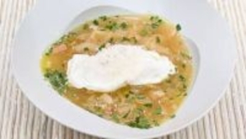 『カラダをあたためる汁もの』意外とカンタン！【ポーチドエッグのオニオンスープ】