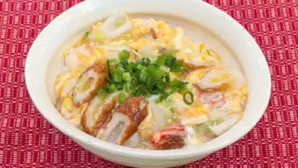 『たんぱく質をしっかりとろう！』白だしで簡単！【ちくわとカニかまの卵とじ丼】
