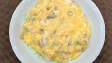 『春を感じるレシピ』ふわトロ食感がおいしい【シーフード卵とじ】