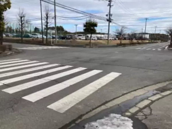 「車の下敷きになっている人がいる」…路上にいた50代男性が車に挟まり死亡　福島