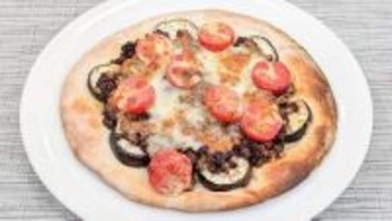 『ピザ生地を使って』ピリ辛肉みそで【中華風麻婆ピザ】