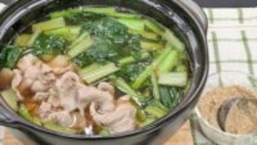 『食材2つ！シンプル鍋』食べてポカポカ【豚肉と小松菜のしょうが鍋】