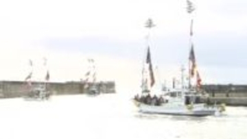 鮮やかな大漁旗を掲げて漁船が出港　浪江町で新年恒例「請戸漁港出初式」　福島県