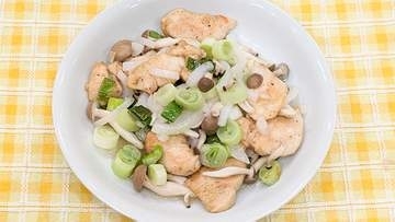 『残暑をのり切る！さっぱり味レシピ』下味をしっかりつけて【鶏肉のレモン炒め】