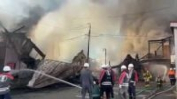 喜多方市木造の建物が隣接する住宅街で火事…現場から遺体見つかる　約10時間後に鎮火・福島