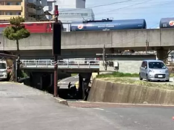 【続報】80代男性が意識不明の状態で病院に搬送　現場は線路下のアンダーパス…周辺よりも暗い　　福島