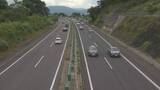 「東北道の法面に乗り上げ横転…女性が外傷性くも膜下出血のため死亡　東北道上り須賀川IC～白河IC間が通行止(18日午後3時20分現在）福島」の画像1