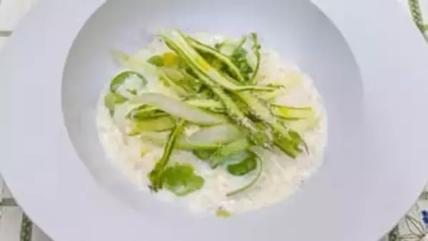 『牛乳アイデアレシピ』弱火でじっくり！【春のミルクリゾット】