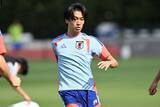 「中村敬斗×1000万円の1台　黒スーツで登場…高級車の横に佇む1枚が話題「待望のお披露目」」の画像1