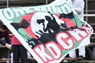 Jで衝撃のオウンゴール「何が起こったんだ？」　GKがまさか…ファン仰天「歴史に残るプレー」