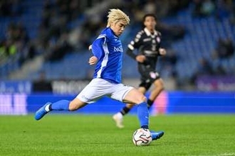 伊東純也が見せた技術が「まじで上手いし速い」　ドンピシャの高精度…ファン絶賛「圧巻です」