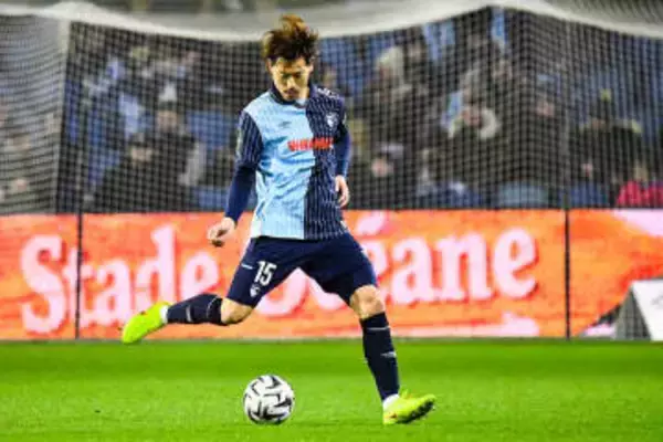 仏日本人がクラブ月間MVPを受賞　CB、ボランチで評価急上昇も…負傷判明に「大丈夫なのか？」