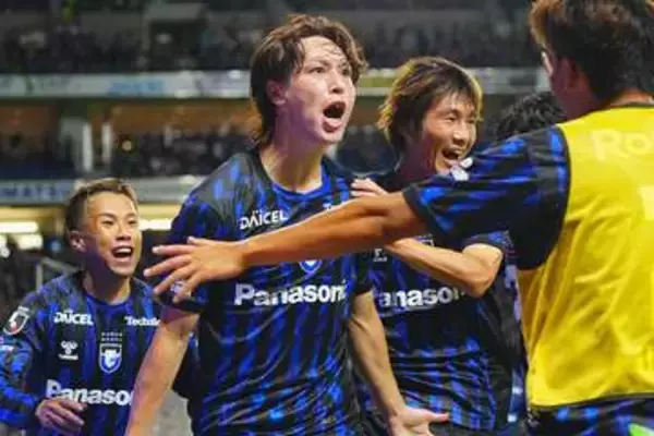 G大阪が浦和に大逆転勝利　終盤に4ゴール波乱の展開…サヴィオ退場など警告5枚で大荒れの一戦に