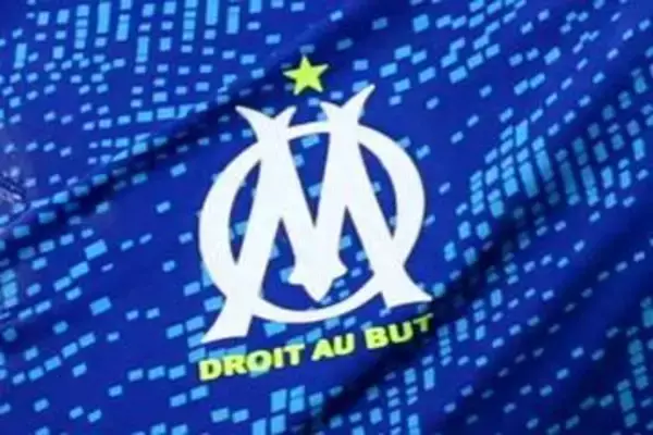 欧州名門がエンブレム変更「エイプリルフール？」　ファン賛否両論…不満爆発「元に戻して」