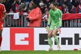 名手ノイアーが「ボールボーイと衝突」　ボール渡さず”苛立ち露わ”…海外報道「困惑した表情」