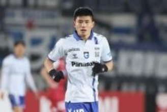 黒髪から大胆チェンジ「えんぐい金髪」　新スタイル披露で「サイヤ人になっとる」