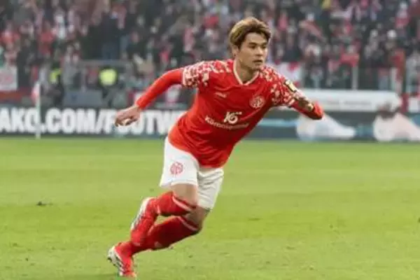 代表OBも驚愕「言葉が出ない」　王者バイエルン相手に無双…圧巻プレーに「次元が違ってきた」