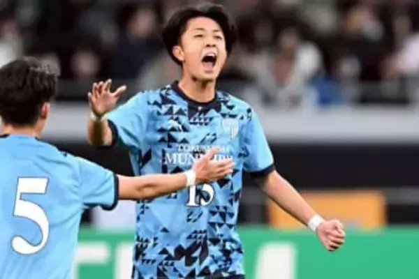 選手権で生まれた「開幕戦にしてベストゴール」　“ジダン彷彿”の一撃が「スーパー」